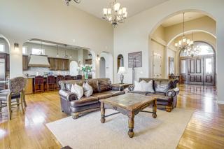 Lakefront Mansion Game Room and Deck in New Mexico! - - 7