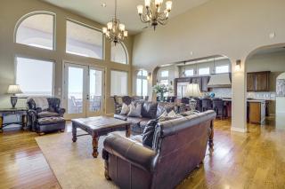 Lakefront Mansion Game Room and Deck in New Mexico! - - 5