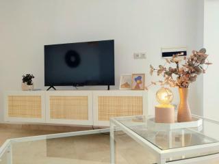 Apartamento moderno con vistas al mar, piscina & parking - Fuengirola - 2