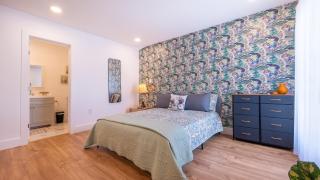 Facing Collins Garden Park, 2nd Floor Studio - San Antonio - 4