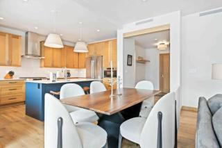 Riverfront Lodge 206 by East West Hospitality - 4