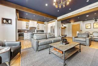 Riverfront Lodge 204 by East West Hospitality - 3