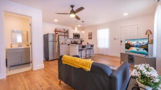1Bed 1Bath Haven , Prime Location with Parking - San Antonio - 8
