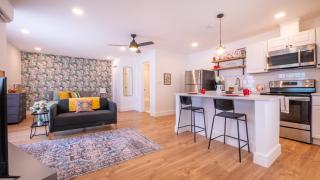 1Bed 1Bath Haven , Prime Location with Parking - San Antonio - 7
