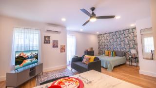 1Bed 1Bath Haven , Prime Location with Parking - San Antonio - 0