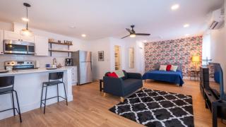 Pet-Free Studio Rental on 2nd Floor with Parking - San Antonio - 6