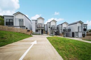 West Harbour Modern 4-Bedroom Retreat - Auckland - 0