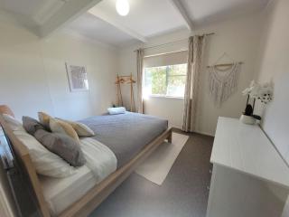 Waterfront Retreat Getaway Kayaks, Bikes, Fast WiFi and more - 3
