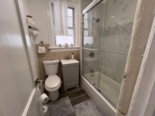 "Top Location, Cozy Stay in The Heights!" - Jersey City - 4