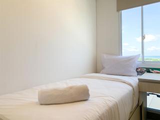 Comfort Strategic 2BR Apartment at Tokyo Riverside PIK 2 By Travelio - Rawalembang - 4