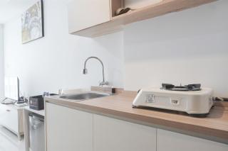 Modern Look Studio Room at Citra Living Apartment By Travelio - Jakarta - 3