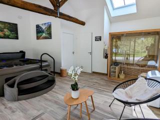 Gîte confort avec piscine, SPA, Wi-Fi et parking à 6 Rue du Pré de la Haie - FR-1-583-234 - Frétigney-et-Velloreille - 3