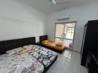 Orchard Lake House - Entire bungalow, 4 rooms, 9 beds, 13 persons - Behrang Hulu - 7