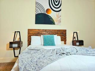 Sleeps 8 Zen Galleria Retreat KING BED Patio 3 BR - Houston - 4