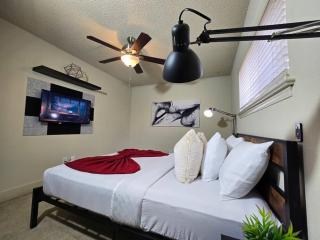 Walking Distance Galleria Condo 2BR 2BA Pool - Houston - 6