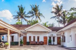 Hansa Guest House Pacitan - 1