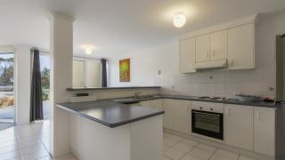 Albacore - Comfortable Coastal Getaway - 5