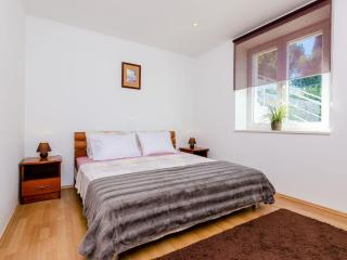 Villa Oasis Cypress - Three Bedroom Villa with Terrace and Swimming Pool - 4