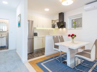 Apartments Lucija - Two Bedroom Apartment with Balcony and Sea View - 2