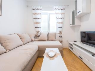 Apartments Lucija - Two Bedroom Apartment with Balcony and Sea View - 3