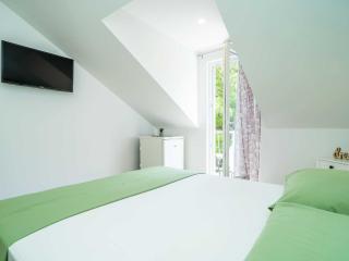 Apartment & Rooms Papa - Premium Double or Twin Room with Balcony and Partial Sea View Soba 2 - 7
