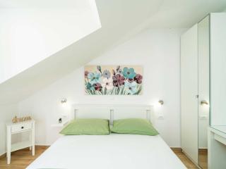 Apartment & Rooms Papa - Premium Double or Twin Room with Balcony and Partial Sea View Soba 2 - 4