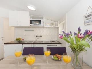 Apartments Villa Angela - One Bedroom Apartment with Terrace and Sea View Erika - Baška Voda - 7
