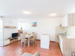 Apartment Budimir - Two Bedroom Apartment with Balcony - Supetar - 7