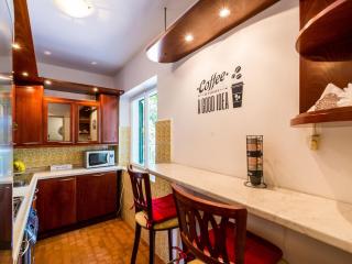 Apartment Valonija - Two Bedroom Apartment with Terrace and Garden View - 2