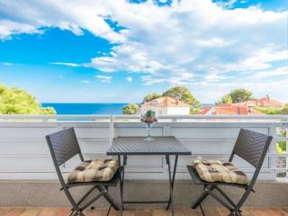 Apartment Luce Royal - One Bedroom Apartment with Balcony and Sea View - 0