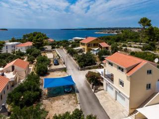 Apartments Fran-Two Bedroom Apartment with Balcony and Sea View Fran 2 - Vela Luka (Vallegrande) - 2