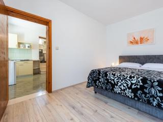 Apartments Lucija - One Bedroom Apartment with Terrace - 6
