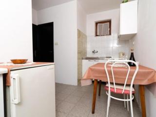Apartment Dalmatin uljana - Two-Bedroom Apartment 1 - Žuljana - 8