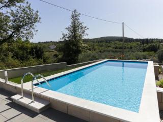 Villa Harmonia with patio and shared pool - Čilipi - 0