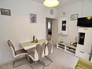 Green Garden House - Four Bedroom House with Private Pool - Žrnovo - 3