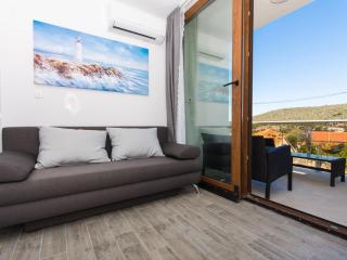 Villa LA-Comfort One Bedroom Apartment with Sea View Terrace 3 - Drvenik Veli - 2