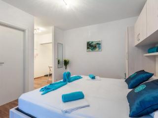 Apartments Palma -Studio with Balcony and Sea View Mali - Stanići - 5