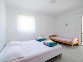 Apartments Boguvila - Two-Bedroom Family Apartment with Terrace A2 - ST - Supetar - 2