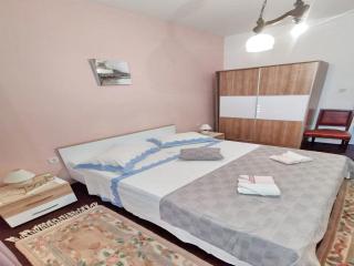 Bertie's Lodge - Four Bedroom Apartment A4 - Smokvica - 7