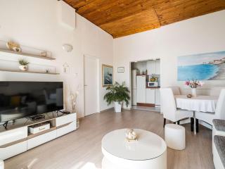 Indy's Beach Apartments -Two Bedroom Apartment with Balcony and Sea View - Dubrovnik - 4
