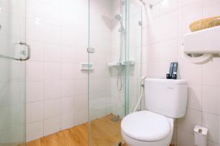 Cozy Style and Good Deal Studio Signature Park Grande Apartment By Travelio - 5