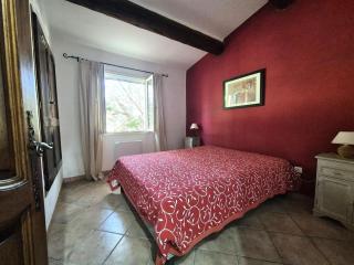 Single storey holiday home with swimming pool - 3