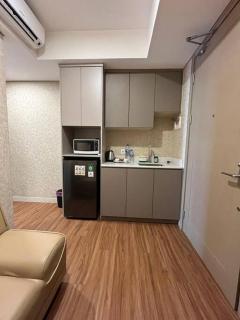 Gold Coast Room Classic PRS studio netflix - 5