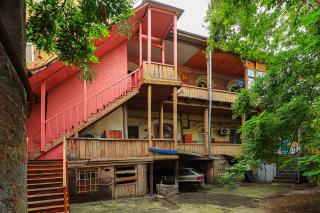 Charming 2BR Apt in Old Tbilisi - Wehost - 1