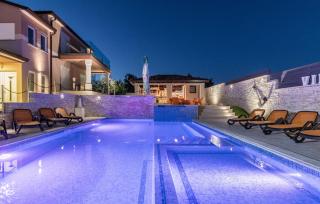 Villa Istra Kamen for kids & families near Pula for 18 people with sport activities, wellness & 67 m2 heated private pool - Ližnjan - 2