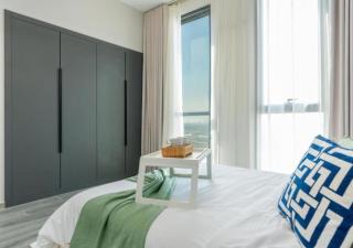 Luxurious City Retreat 2BR Apt with Stunning Views by Vibel - Dubai - 6