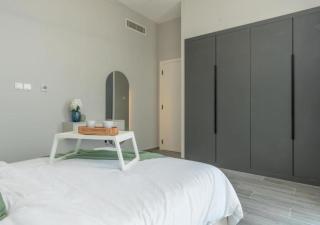 Luxurious City Retreat 2BR Apt with Stunning Views by Vibel - Dubai - 5