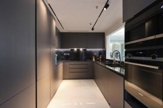 Livbnb - 2B with Modern Interiors, Emaar Boulevard - Dubai - 8