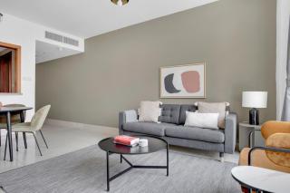 Blueground DT Standpoint balcony elev pool DXB-1104 - 9