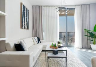 Elegant 2BR High City Views & Midtown Living by Vibel - Dubai - 6